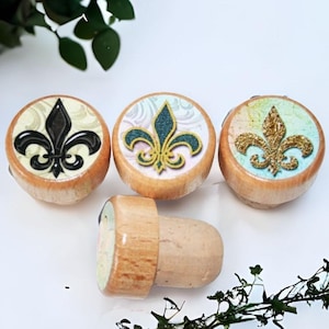 Tapones de vino con flor de lis, regalos de agradecimiento para bodas, regalos de vino por menos de diez dólares, regalos para calcetines navideños, regalo de Nueva Orleans, tapón de corcho auténtico, adorno para botella.