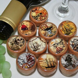 Treasure Map Wine Stopper Nautical Design Collection Piece Pirate Themed Bar Accessory Unique Bottle Preservation Tool Decorative Cork Stopper Handcrafted Details Old World Aesthetic Display Piece Wine Enthusiast Gift Durable Protective