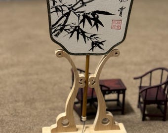 Title: Handwritten Calligraphy “Bamboo(竹）”  Xuan Paper Palace Fan Set – Includes Fan, Teapot Illustration, Stand, and Gift Box