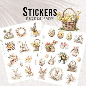Może przedstawiać: Dwa arkusze naklejek z ilustracjami o tematyce wielkanocnej. Naklejki przedstawiają króliki, wieńce kwiatowe, pisanki i koszyki. Tekst "STICKERS" znajduje się na górze, o wymiarach 13,5 x 17 cm. Naklejki są w stylu akwarelowym z pastelowymi kolorami.