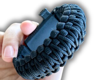 Handmade Paracord Bracelet with Knife Buckle – Essential Gear for Outdoor Survival