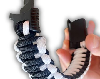 Handmade Paracord Bracelet with Knife Buckle – Essential Gear for Outdoor Survival