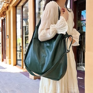 Grand sac fourre-tout souple en cuir végétalien - sac à bandoulière pour femme, sac hobo ample pour le travail, les courses ou un cadeau de mariage