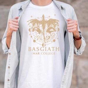 Viertes Flügel-Shirt Bookish Comfort Colors, Basgiath War College Dragon Tee, Rebecca Yarros Lesergeschenk, Violet Sorrengail Merch