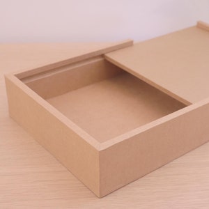 Artesanato em papelão | Faça você mesmo - Uma caixa com tampa deslizante de papelão 200mmx200mmx50mm: Modelo PDF para impressão em escala 1/2 A4
