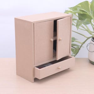 Plantilla PDF a escala 1/2 para imprimir en tamaño A4 para un mini gabinete [DIY con cartón]