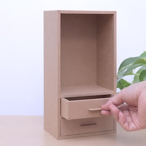 Manualidades con cartón: plantilla imprimible a escala 1/2 de armario de pared tamaño A4