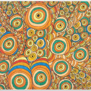 Peut inclure: Impression d'art abstrait avec un motif coloré de cercles qui se chevauchent dans des tons d'orange, de jaune, de vert, de bleu et de rouge. Les cercles sont dessinés avec des contours noirs et ont un design concentrique.