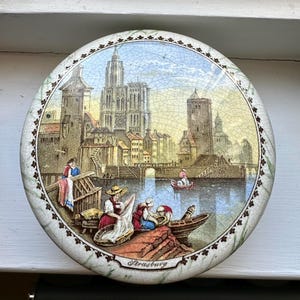 19th Century Prattware Jar with Lid - &#39;Strasbourg&#39; with Green Marbled Surround