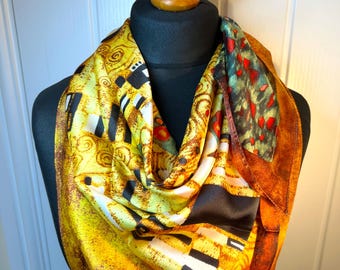 «El beso» de Klimt. Pañuelo de seda y pendientes vintage con caja de regalo personalizada.