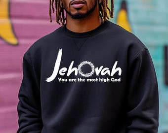 Puede incluir: Sudadera negra con texto blanco que dice "Jehovah You are the most high God" con un gráfico de corona de espinas.