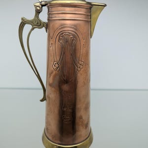 Art Nouveau-kanna, kakaogryta av koppar och mässing, Tyskland cirka 1900