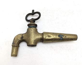 Robinet ancien, robinet à bière, robinet de brasserie datant d'environ 1900 ou avant