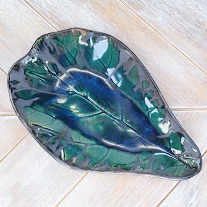 Fiddle Leaf vijg keramiek groen en messing blad schotel bruiloft gunst tropisch blauw groen goud brons metallic