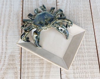 Krabbak steengoed aardewerk zeepbakje zeedieren schaaldier decor oceaan keuken keramiek wit aardewerk handgemaakt blauwe krab
