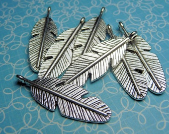 FMN186 Feather Charm Gold