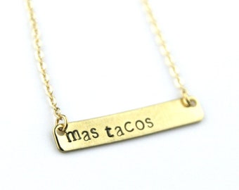 Collier lingot d'or Mas Tacos | Collier alimentaire | Cadeau de demoiselle d'honneur du Mexique | Tacos et tequila | Collier barre superposé | Plus de tacos | Tacos amour