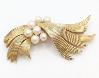 Rare Vintage Crown Trifari Faux Pearl Gold Brooch Lapel Pin Geometric Art Deco Statement Jewelry Costume Abstract EUC Classy Classic