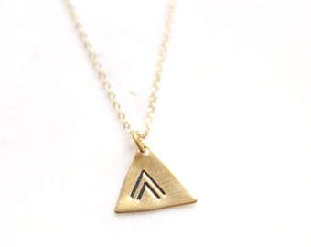 Colar de latão geométrico triângulo tribal Boho | Presente da dama de honra | Colar de camadas de ouro Chevron | Casamento Boho | Colar em camadas de ouro