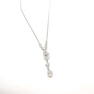 Collar vintage Givenchy con colgante de diamantes de imitación en tono plateado, firmado, ajustable, para boda, novia, dama de honor, regalo elegante y transparente.