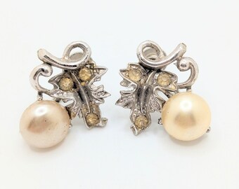 Vintage Coro Silver Tone Leaf Faux Pearl Screw Back Earrings Christmas Gift Present Wedding Bridal Shower Jewelry Ornate