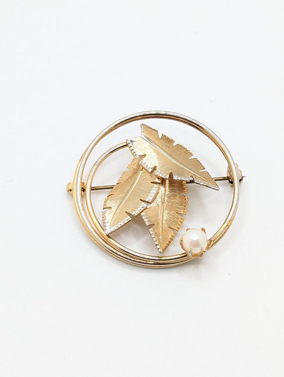 Vintage Round Circle Leaf Faux Pearl Brooch Gold T