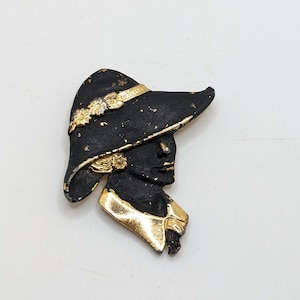 Vintage Woman Lady Torino Brooch Black 1980s Victorian Style Enamel Gold Tone Hat