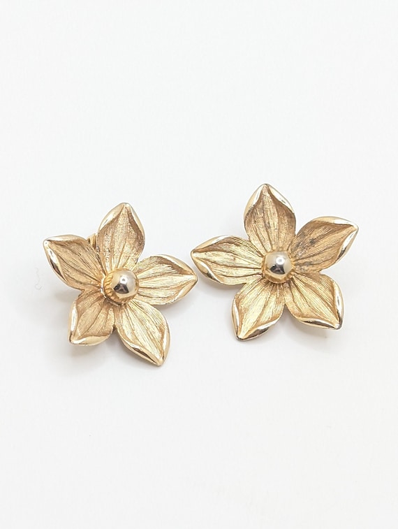 Vintage 1960s Pastelli Matte Gold Clip On Earrings