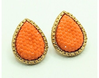 Vintage Coral Colored Hobnail Cabochon Teardrop Dangle Earrings Gold Tone Euc