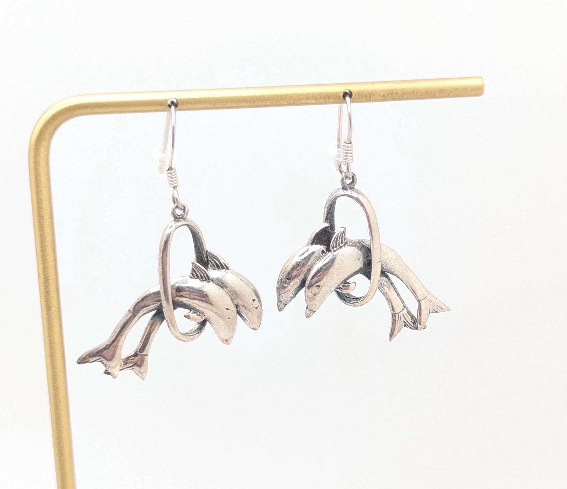 Orecchini a forma di delfino in argento sterling – Un tocco di mare e spirito spensierato - n. 5465 - Italia