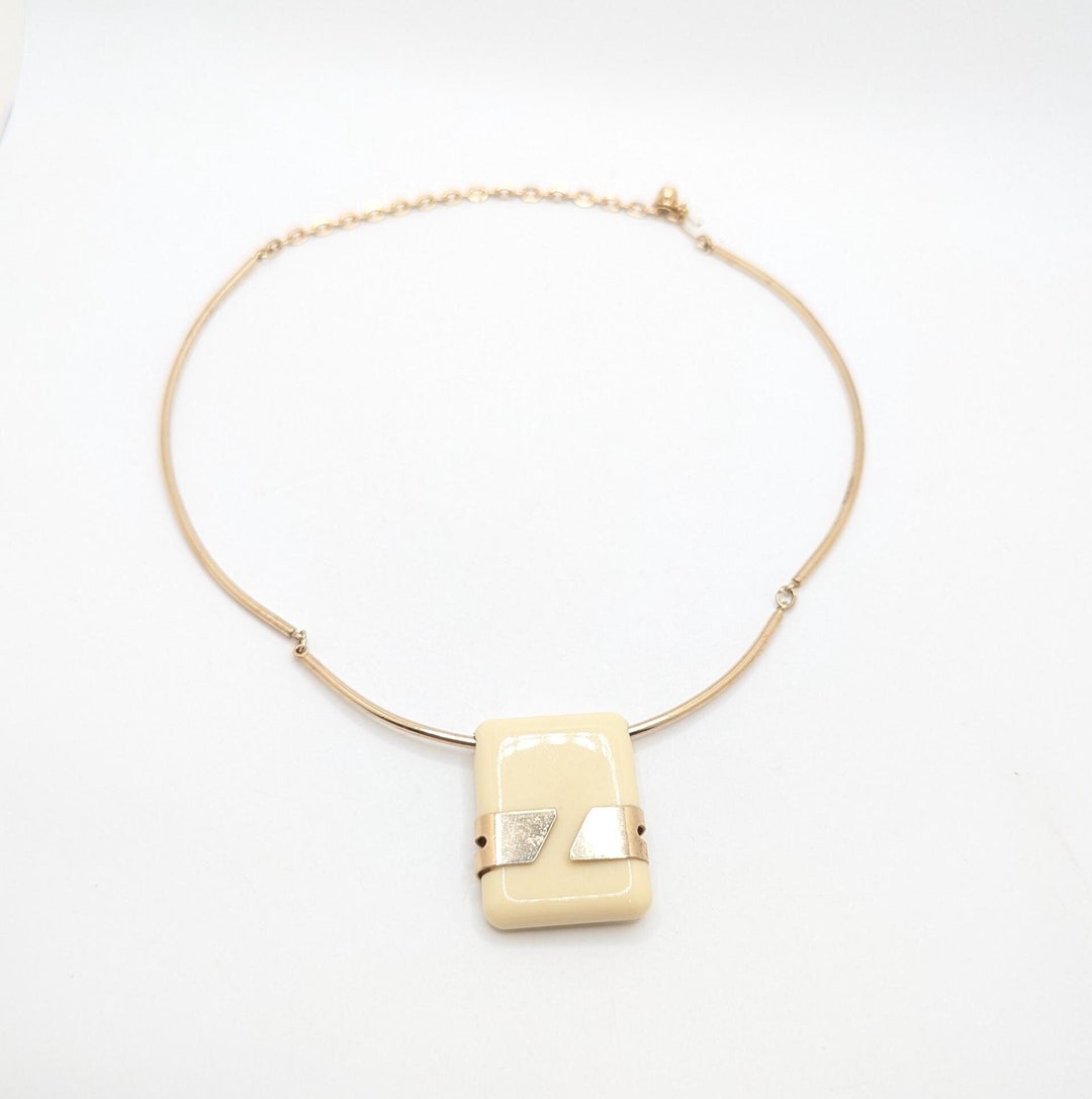 Collier Ras du Cou Large en Résine Acrylique Épaisse Colorée pour Femme
