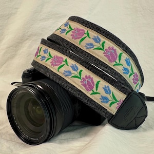 Purple tulip Camera Strap with leather ends for Fujifilm Nikon Canon Sony, floral embroidered Camera Strap, Gift for Photographer