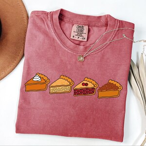 Camiseta Comfort Colors® con diseño de pastel de calabaza, camiseta de pastel de Acción de Gracias, camisetas familiares a juego con estampado de pastel, regalo de pastel de Acción de Gracias, regalo de otoño para amantes del pastel imagen 7