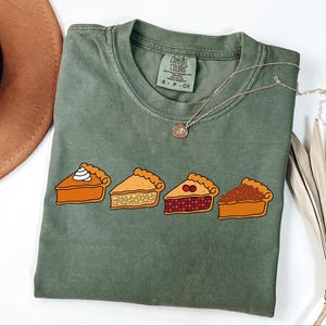 Camiseta Comfort Colors® con diseño de pastel de calabaza, camiseta de pastel de Acción de Gracias, camisetas familiares a juego con estampado de pastel, regalo de pastel de Acción de Gracias, regalo de otoño para amantes del pastel imagen 6