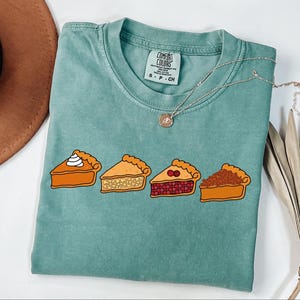 Camiseta Comfort Colors® con diseño de pastel de calabaza, camiseta de pastel de Acción de Gracias, camisetas familiares a juego con estampado de pastel, regalo de pastel de Acción de Gracias, regalo de otoño para amantes del pastel imagen 2