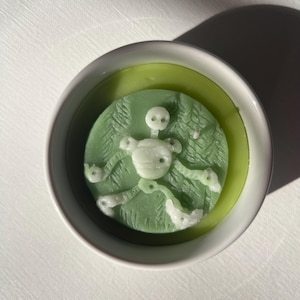 The Wild Robot small Candle Perfect Gift for him, Perfect Gift for her, Gift Wild Robot  handmade gift