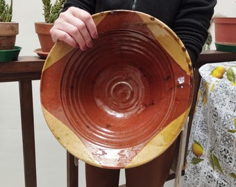 Antique Apulian glazed terracotta centrepiece from the early 1900s, a period vase that was used as a wash basin for food.