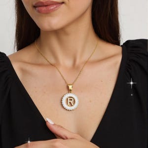 Collares con inicial, para madre, mejor amiga, hermana, regalo de cumpleaños, collar minimalista con inicial y nombre, collar con colgante redondo de diamantes pavé.