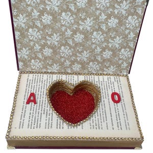 Geschenk für Sie, Valentinstag,Geheimes herzförmiges Buch für Paare,Schmuckbuch mit verstecktem herzförmigen Tresor. Perfekt für Hochzeiten.