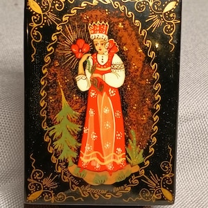 Caja vintage rusa de laca negra