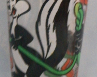 Vintage (1976) Pepsi Warner Bros. Collector Series Glass Tumbler Pepe le Pew & Daffy Duck 16-Ounce