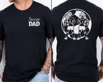 Camiseta personalizada para papá futbolista con nombres y números de dos jugadoras jóvenes. Camiseta personalizada para papá futbolista. Regalo para el Día del Padre. Camiseta personalizada para papá futbolista.