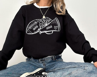 Benutzerdefinierte Fußball Cheer Mom Sweatshirt Familie Spieltag Mutter von beiden Fußball Cheer Mom Geschenk jubeln und Fußball High School Fußball Sweatshirt