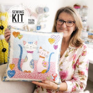 Kit de couture pour chatons.  Housse de coussin patchwork et appliqué. Instructions complètes et tissu