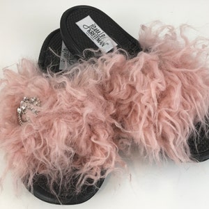Slide Sandal, Faux Fur Slide Sandal, Valentines Day Gift, Fluffy Slipper, Indoor Outdoor Slide Sandal, Mongolian Lamb Brooch Slide Sandal S=7/8.5 US women's