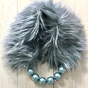 Pearl Grey Faux Fur Collar-Necklace, Silver Grey Fur Pearl Collar, Fake Fur Pearl Collar, Valentine's Day Gift image 4