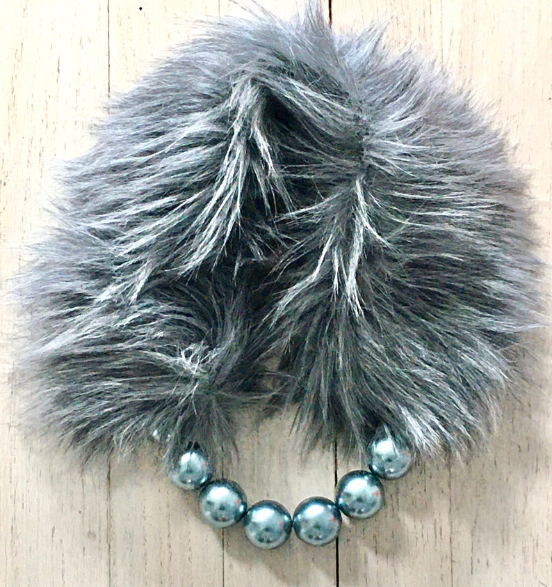 Pearl Grey Faux Fur Collar-Necklace, Silver Grey Fur Pearl Collar, Fake Fur Pearl Collar, Valentine's Day Gift image 4