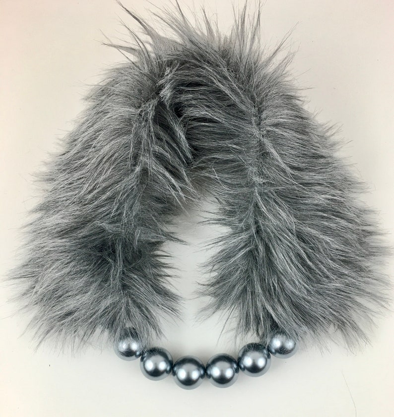 Pearl Grey Faux Fur Collar-Necklace, Silver Grey Fur Pearl Collar, Fake Fur Pearl Collar, Valentine's Day Gift image 2