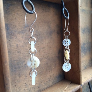 Vintage Bridal Bridesmaid Button Earrings Vintage Bridal Bridesmaid Button Bracelet using vintage mother of pearl and modern buttons