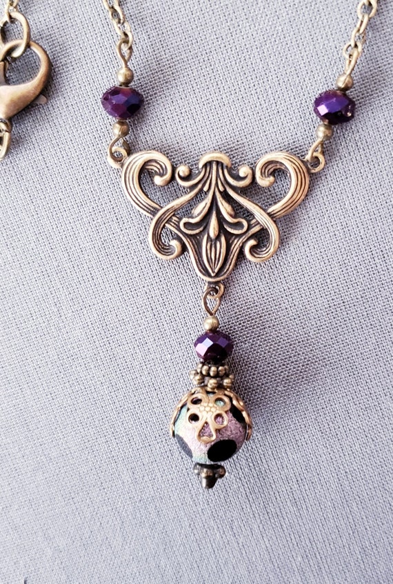 Collier Ancien Art Nouveau 1900 Avec Lierre Et Strass Mauve - Longueur 45 Cm - Argenté